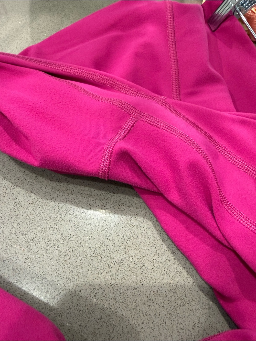 Lululemon Magenta Activewear Set - Crop Tank & High-Waist Leggings with Pockets - Picture 3 of 5